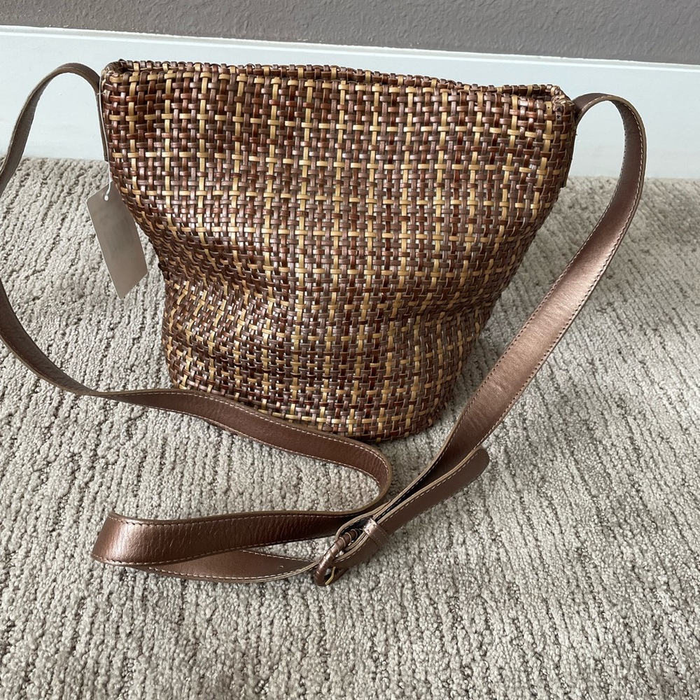 Americana by Sharif. Brown/gold tweed pattern. Style BE98675M.